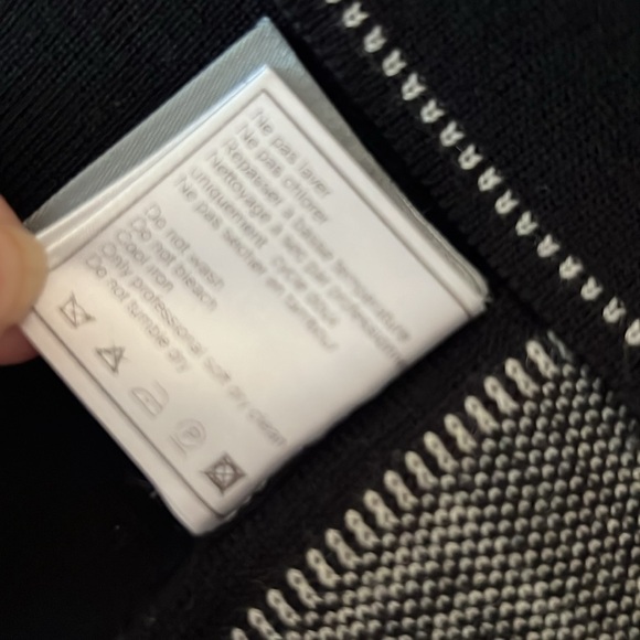 CHANEL SWEATER BLACK SIZE 46 Long sleeve Gorgeous Grey Stripe CHANEL on side - Picture 13 of 13